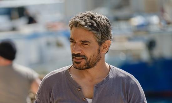 Storia di una famiglia perbene premiered with a very good result on Canale 5